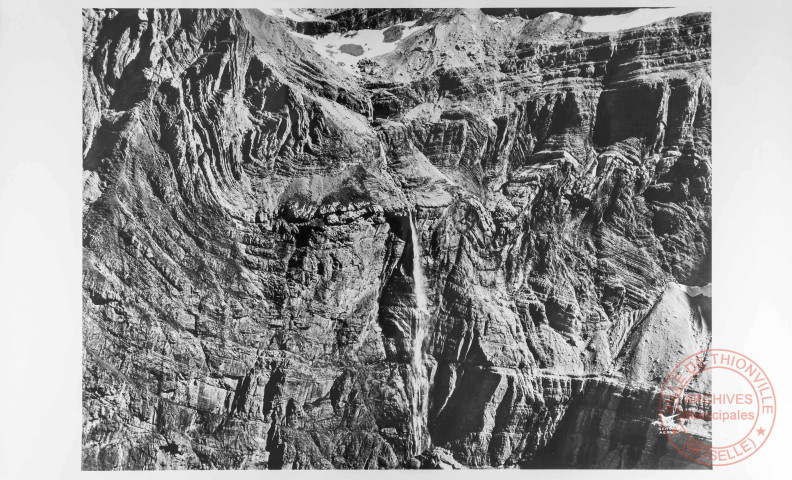 30. La naissance d'un cours d'eau - Cirque de Gavarnie (Pyrénées Centrales)