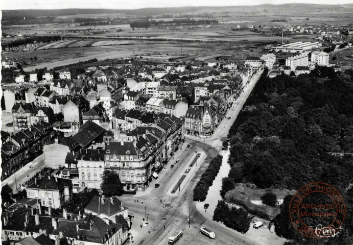 Thionville (Moselle) - Vue aérienne sur le Square du 11 Novembre et Avenue de Gaulle