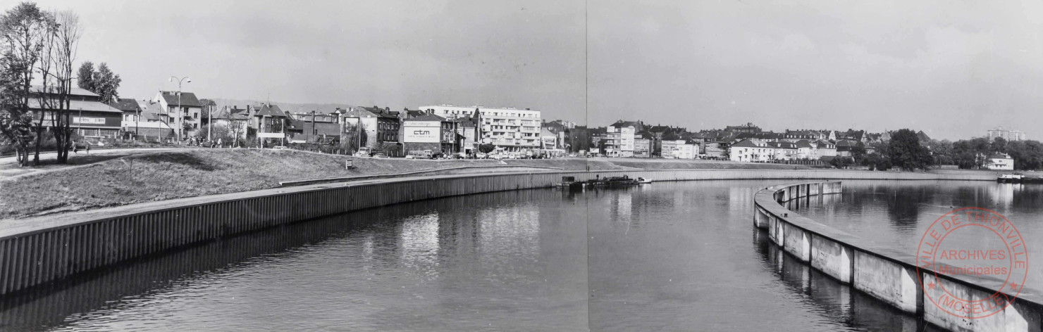 [Vue de la Moselle depuis le double pont métallique ferroviaire de Thionville]