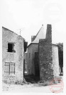 Contre la porte de Sierck à Rodemack, mur d'enceinte et ruelle d'accès au chemin de ronde