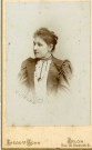 [Portrait de madame Dorsinfang-Magette à Etalle, vers 1890]
