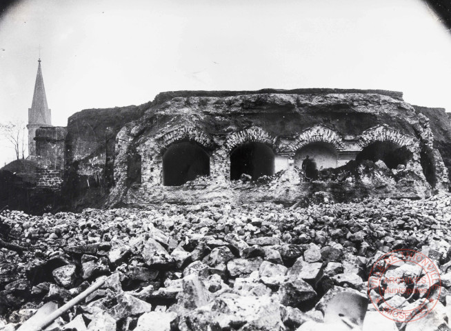 [Démolition des fortifications derrière le Temple protestant]