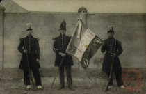 [Soldats avec un drapeau - 26e B.C.P.]