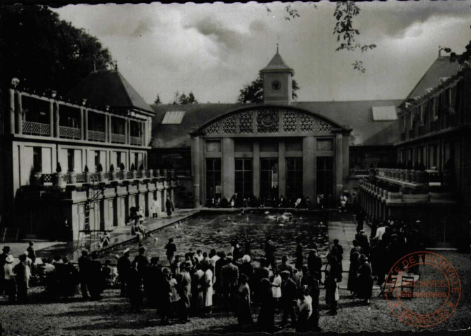 LUXEUIL-LES-BAINS - La Piscine de l'Établissement