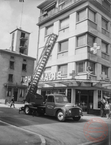 [Sapeurs-pompiers, la caserne était alors situé rue de Paris]