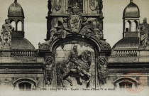 LYON - Hôtel de Ville - Façade d'Henri IV et détails