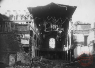 Libération de Thionville. Le Trianon-Palace rue d'Angleterre, salle de danse détruite par les bombardements vue de la cour