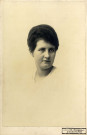 [Portrait de Yvonne Hourte dans les années 1910]