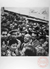 Grand Prix de Reims en 1954 - Juan Manuel Fangio dans la foule, sa femme juste devant