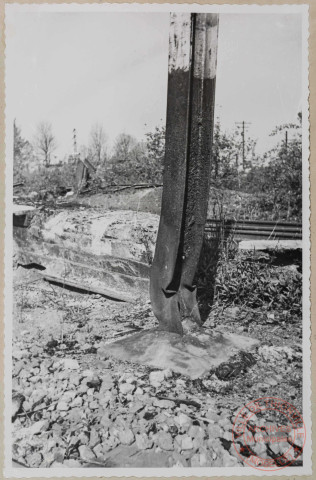 Exemple de poteau support de trolley détérioré.