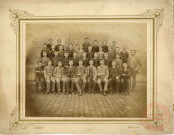 [Photographie d'une classe thionvilloise vers 1900]