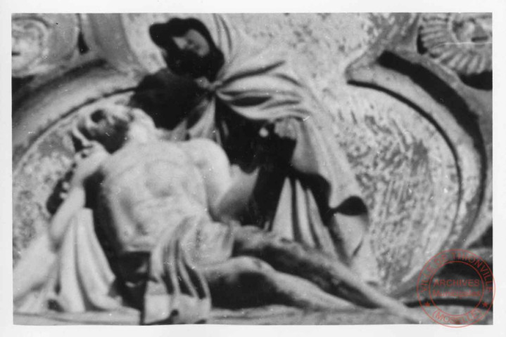 Tympan de l'église paroissiale de Rustroff, place de l'Eglise