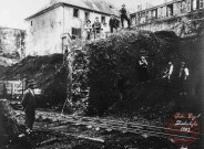 [Démolition des remparts de la ville en 1902, au fond à gauche la Tour aux Puces]