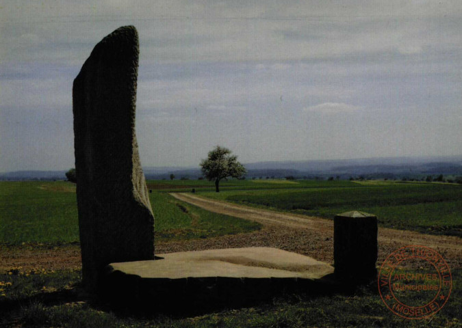 Launstroff - Sculpture de Bertrand Ney en Grès