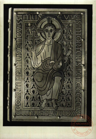 [Couverture d'un ouvrage religieux représentant un saint nimbé tenant un crucifix]