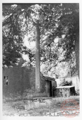 Bildstock situé rue de la Justice à Puttelange-lès-Thionville, juste après la maison des associations. Croix monumentale dite Croix de Justice, datée 1643