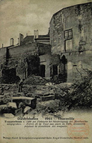 Diedenhofen - Treppenhaus v.1500 am Flothurm bei Niederlegung des Moselwalles ausgegraben / Thionville 1903 - Entrée de la Tour aux puces en 1500, découverte pendant la démolition des remparts