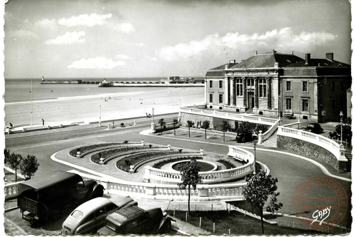 Les Sables-D'Olonne (Vendée) - Place du Palais de Justice