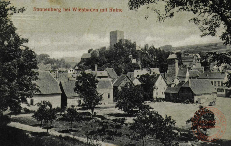 Sonnenberg bei Wiebaden mit Ruine.