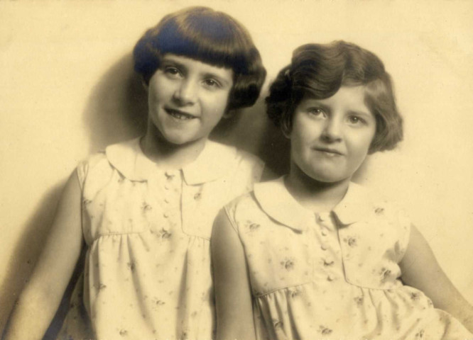 [Photographie de jeunes filles]