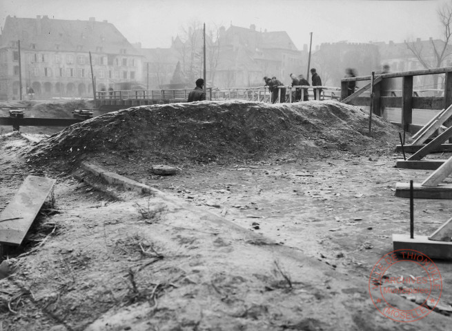 Le pont de 1846 sauté en 1940 et le tronçon provisoire construit en 1941