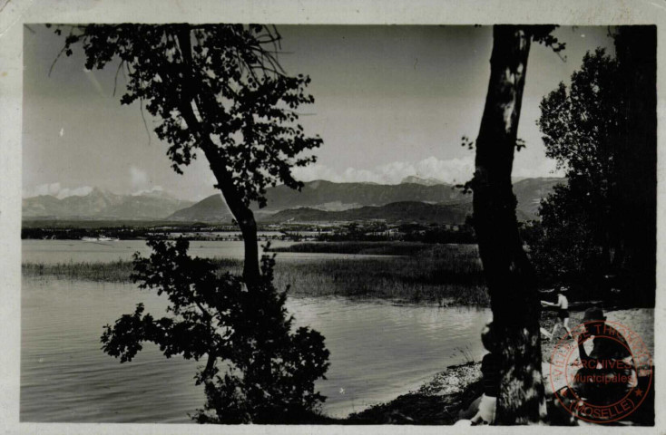 EXCENEVEX (Haute-Savoie) - La Plage et les Montagnes du Chablais