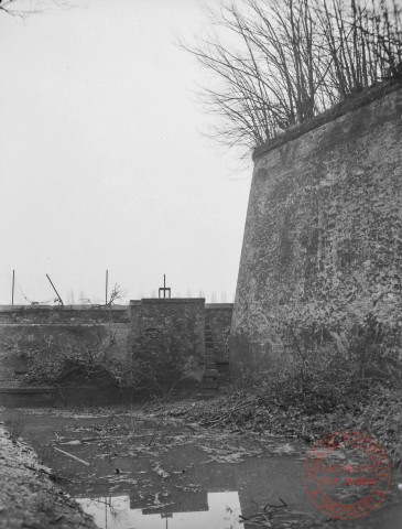 [Bastion II, place du Luxembourg et square du 11 Novembre au cours des travaux de démolition le 07 décembre 1961]