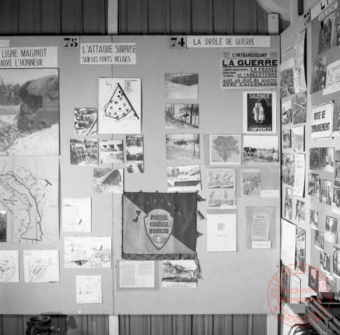 Exposition sur les fortifications à Thionville en 1970 par Georges Martig - Panneau : La ligne Maginot (attaque surprise sur les forts belges, la drôle de guerre)