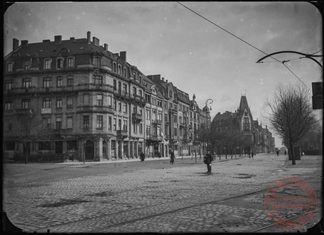 [Le square du 11 Novembre vers 1920]