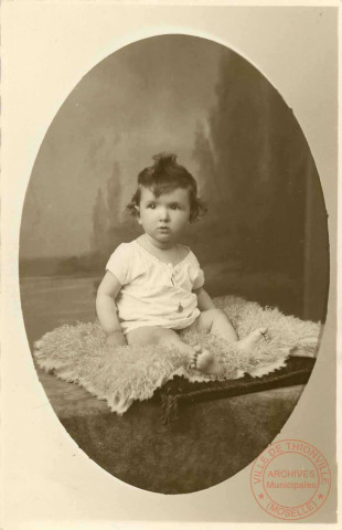 Portrait de Carmen Bretnacher en studio