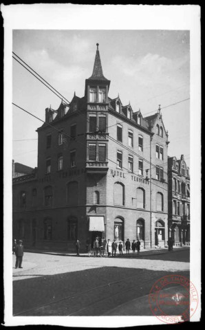 Hayange - L'Hôtel Terminus depuis la place du Marché