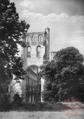 Jumièges (Seine-Inférieure) - Ruines de l'Abbaye - Nef de l'Eglise Notre-Dame et mur Occidental de la Lanterne (XIe s.)