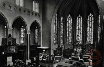 L'Intérieur de la Cathédrale avec l'Autel votif A gauche, les loges de la Famille Royale.