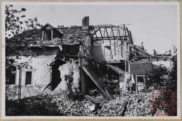 38 route de Metz à Thionville. Maison totalement détruite par une bombe.
