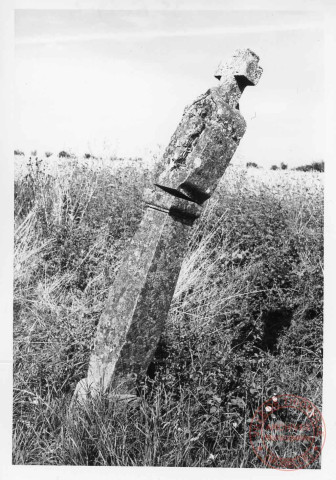 Bildstock situé sur la D57A à Oeutrange, en prenant la direction de Entrange. Croix Saint-Etienne datée 1812. Auteur de l'édifice Becker I. tailleur de pierre