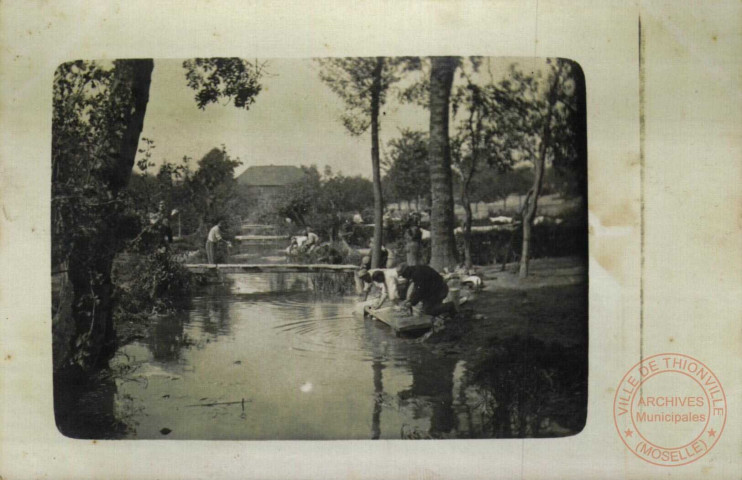 [Guerre de 1914 - Les soldats font la lessive]