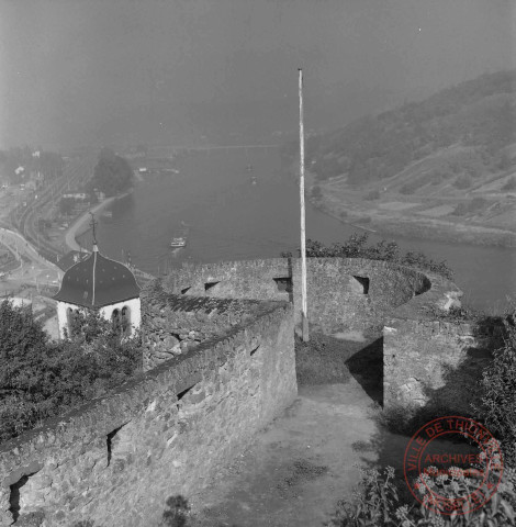 Château de Sierck-lès-Bains - vue sur la Moselle et le clocher de l'église