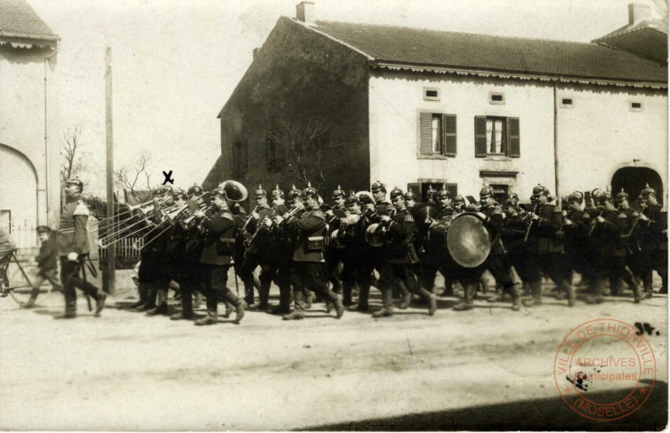 [Défilé de la Fanfare Militaire du 135e RI à Thionville]