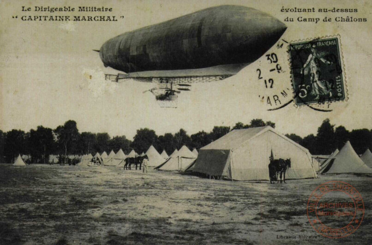 Le Dirigeable Militaire 'Capitaine Marchal', évoluant au-dessus du Camp de Châlons