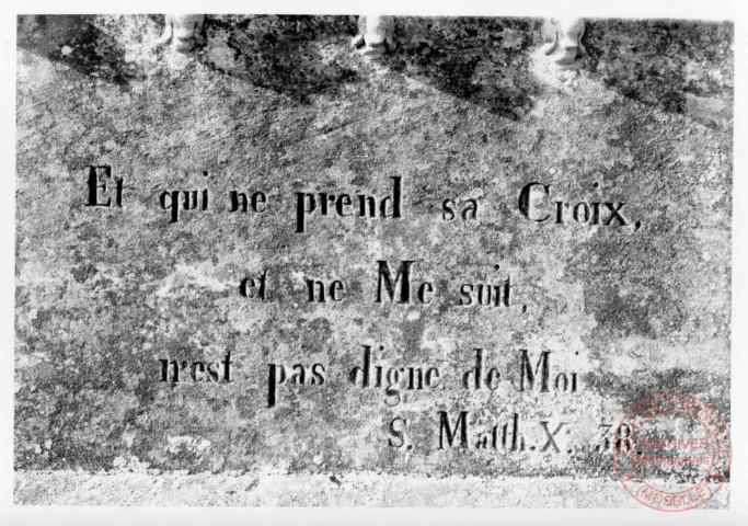 Bildstock situé à l'angle de la route de Rodemack et de la D1 à Fixem. Croix érigée en 1852 (date portée sur le socle) pour Nicolas Brandenbourger et Marie Roser, de Sentzich (commune de Cattenom, Moselle) , par le sculpteur Jean Valzer, de Koeking (commune de Thionville, Moselle). Bénite le 21 novembre 1869