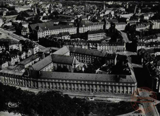 Thionville (Moselle) - Vue aérienne - Institut Notre-Dame, Collège Moderne, Ecole Poincaré