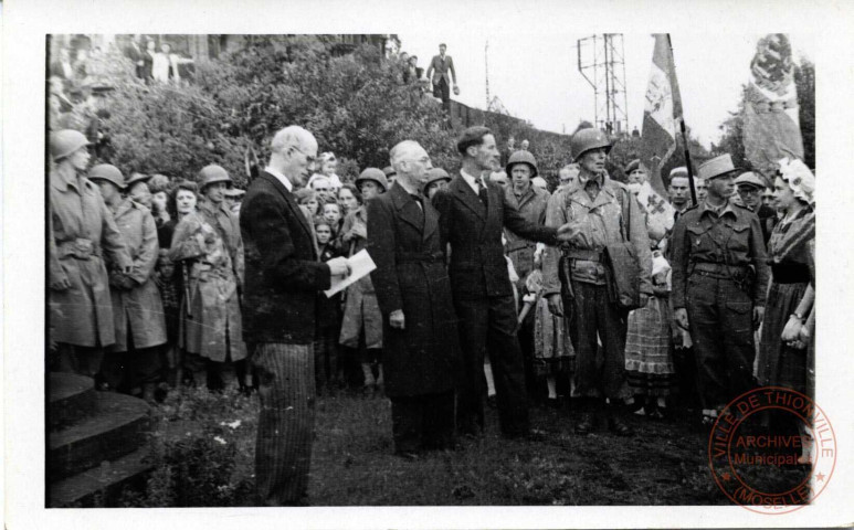 [Fêtes de la la Libération de Hayange, le 10 septembre 1944, en présence d'un Général de l'Armée de Patton]