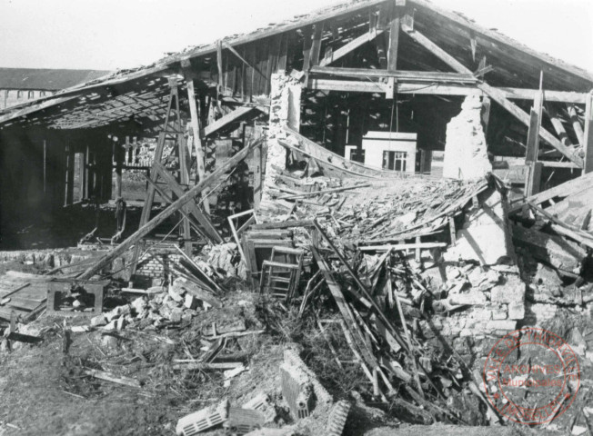 Hangar détruit, angle rues Joffre, Castelnau en 1944