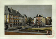 Thionville (Moselle) - Un coin historique - La Cour du Château, l'Hôtel de Ville et la Tour aux Puces