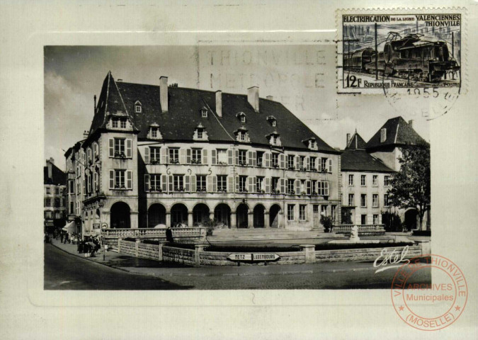 Thionville - L'Hôtel de Ville et la Cour du Château