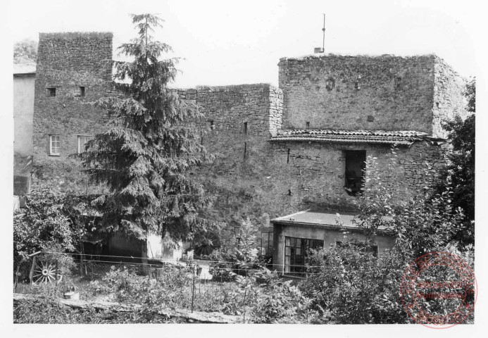 Vue d'ensemble depuis la chapelle Notre-Dame de Rodemack vers les remparts Ouest