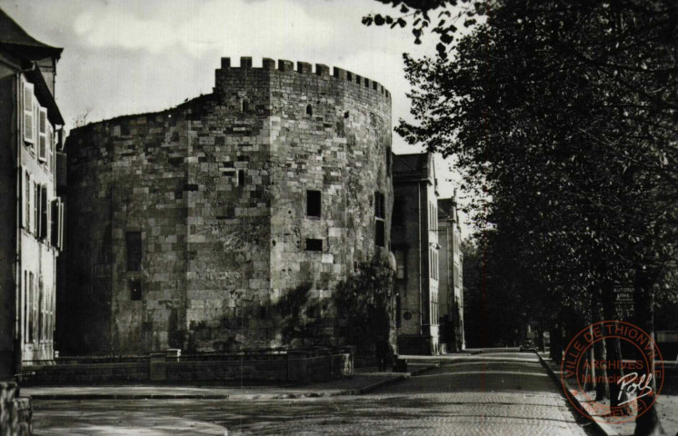 Thionville - Tour aux Puces Vestige d'un château féodal du XIe siècle