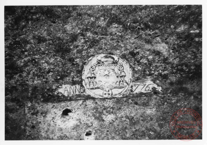 Relief armorié daté 1776 situé à Cattenom. Lieu exact non défini