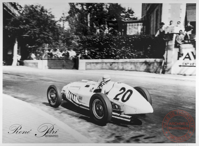 Grand Prix de Pau, 1949 - Chiron "de dos" fonce vers la 4ème place sur sa Talbot-Lago T26C