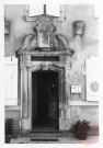 Porte d'entrée du bureau de Poste au 82 rue du Général Simmer à Rodemack